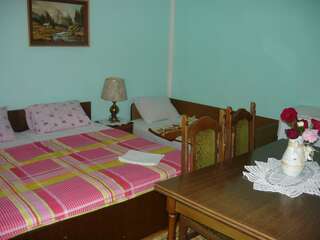Гостевой дом Rooms Banićević Рисан Четырехместный номер-2